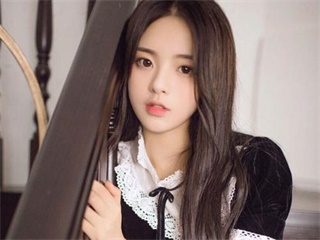 杨超越被骗巴黎看秀 逆风翻盘简直人生赢家