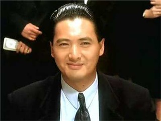 周润发旧照帅气有型 新剧开拍再现感人回忆杀