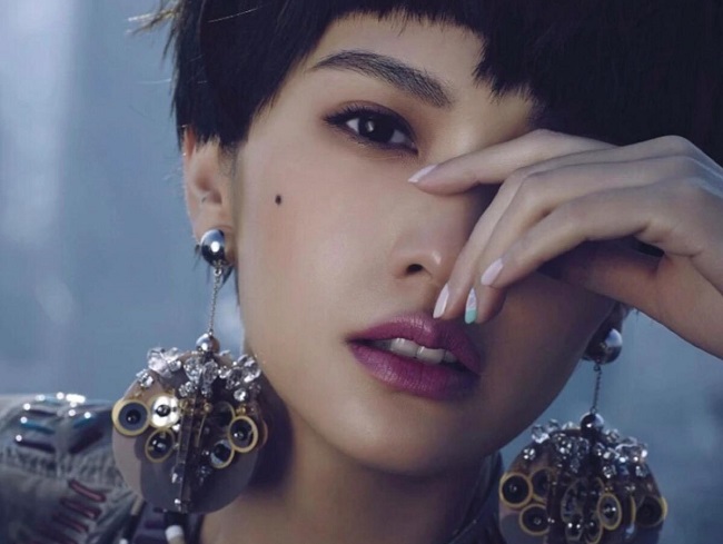 杨丞琳与前男友相拥 回忆两人过去点滴现场哭红眼