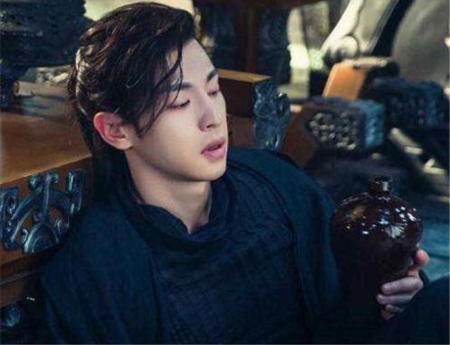 邓伦杨紫发文 邓论一句我娶你透露了两人的关系