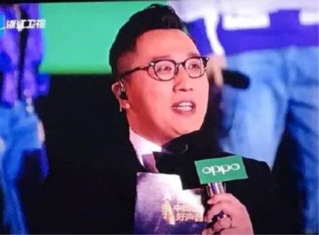 华少胖了下巴已经被淹没 网友感叹是谢霆锋喂胖的吗