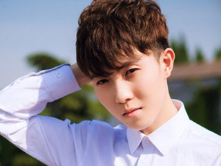 陈新颖焦可然恋情 深夜约会被偷拍网红女友被疑整过容