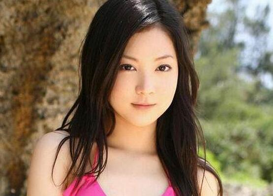 日本嫩模麻亚里 跨行首秀孤独的美食家被骂