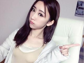 斗鱼女主播郭mini直播换衣 波霸胸器性感撩人令宅男欲火焚身