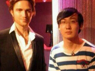 蛇精男纯天然旧照 小眼睛短下巴奶油小生像惊掉网友下巴