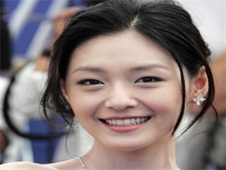 晒照为大s庆生 实力宠妻这碗狗粮干了