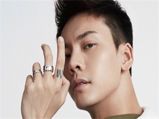 陈伟霆参加婚礼回香港 全家颜值爆表基因太强大