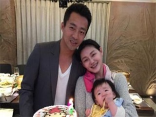 汪小菲为大S庆生 亲吻额头深情对视甜翻单身狗