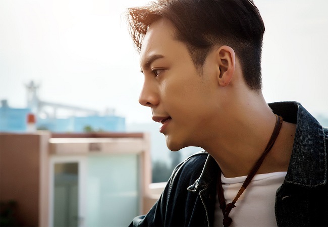 陈伟霆参加婚礼 全家福合照首次曝光颜值爆表