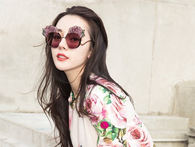 迪丽热巴被曝耍大牌 傲娇细节被曝光引人不适