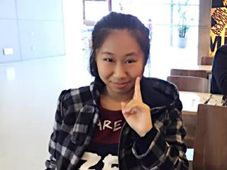 虹桥一姐龚玉雯走红 脑残粉弃学追星成集邮王评风差遭骂