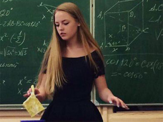 最性感的数学老师诞生 魔鬼身材凹凸有致让学生兴奋抓狂