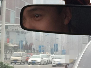 出租司机撞脸张国荣 眉眼之间深得哥哥神韵令人惊掉下巴