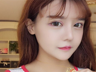 韩安冉取出下巴假体 翻版刘梓晨简直辣瞎眼