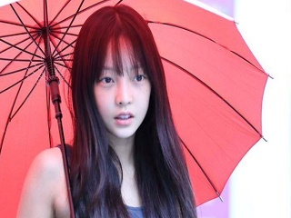 具荷拉求和失败向男友下跪 却面临牢狱之灾是怎么回事