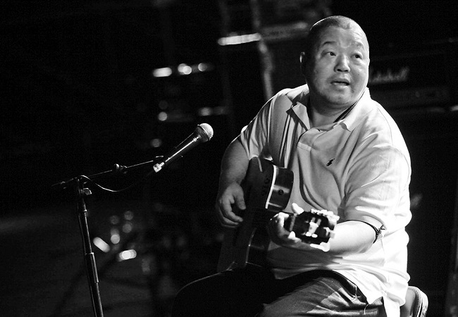 臧天朔告别仪式 众星云集举止却做作不已