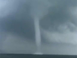 广西现龙吸水奇观 究竟是真龙现身还是一种自然现象