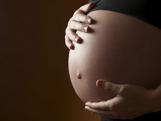 64岁产妇生男婴 铤而走险生宝宝大龄妈妈一意孤行让人愁