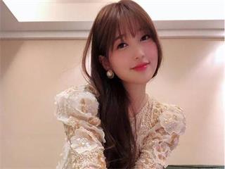 金莎晒自拍照 冻龄女神逆生长美翻网友