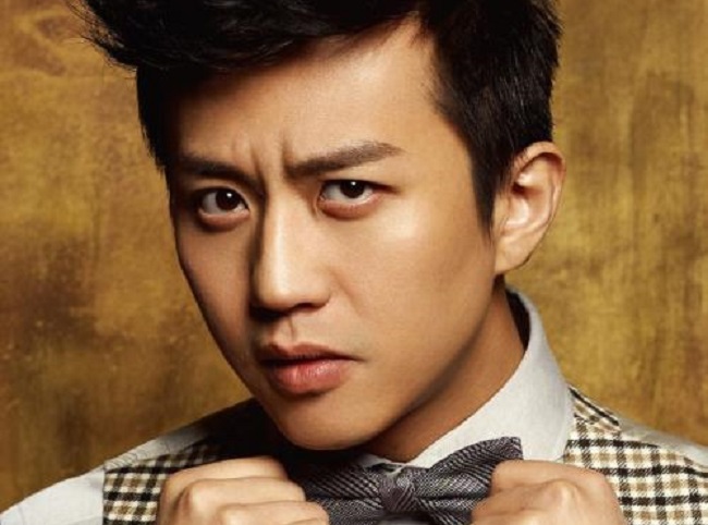 邓超晒儿子甩头照 儿子长相惊坏网友