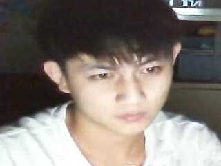 回音哥真面目遭损友曝光 网红歌手面具背后竟似忧郁小王子