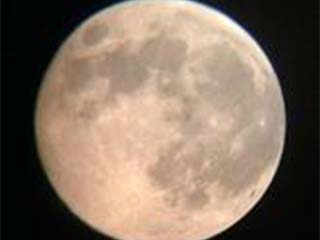 超级月亮今晚亮相 百年罕见今晚高挂夜空引市民围观