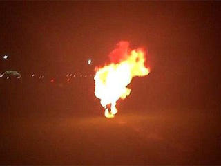 男子点燃自己奔跑180米破纪录 网友：飞人博尔特要给跪了