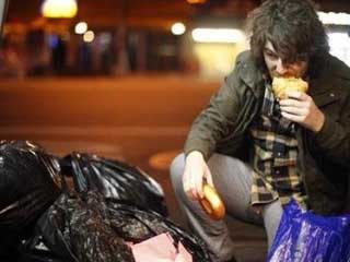 研究生吃垃圾两年 笑称垃圾质量高品种多样吃完很健康