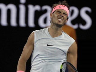 纳达尔膝伤退赛 一瘸一拐惜败退场背影尽是伤感