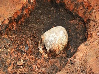 内蒙高校发现骷髅 深约一米的大坑发现骷髅头