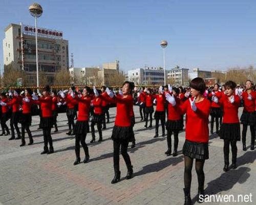 跟着经典广场舞歌曲摇起来