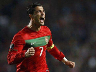 C罗遭球迷倒戈 加薪未兑现心有不满球迷劝他不再续约