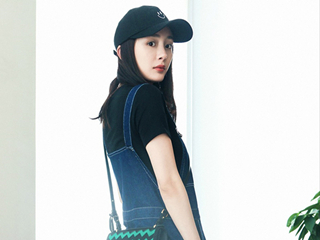 杨幂机场街拍太做作被赶 天天机场显摆热搜说上就上!