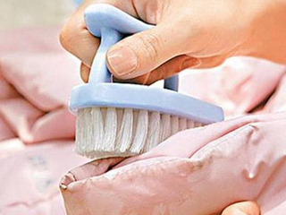 手洗羽绒服的正确方法 局部与整体的清洗方法简单实用