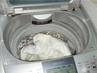 羽绒服能用洗衣机洗吗 会走形和影响保暖性真的吗