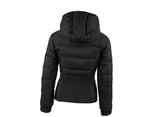 羽绒服怎么脱水 反正不能扔洗衣机里否则没法穿