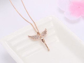 适合女孩戴的项链图片 配戴上这些项链瞬间显高级