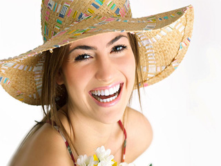 戴帽子怎么扎头发好看 各类帽子巧搭发型锦上添花