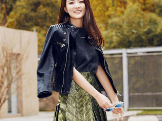 百褶裙怎样搭配显瘦 街拍达人为你演绎最IN穿法