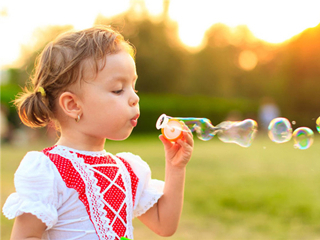 丸子头怎么扎好看 长发短发的丸子头扎发步骤