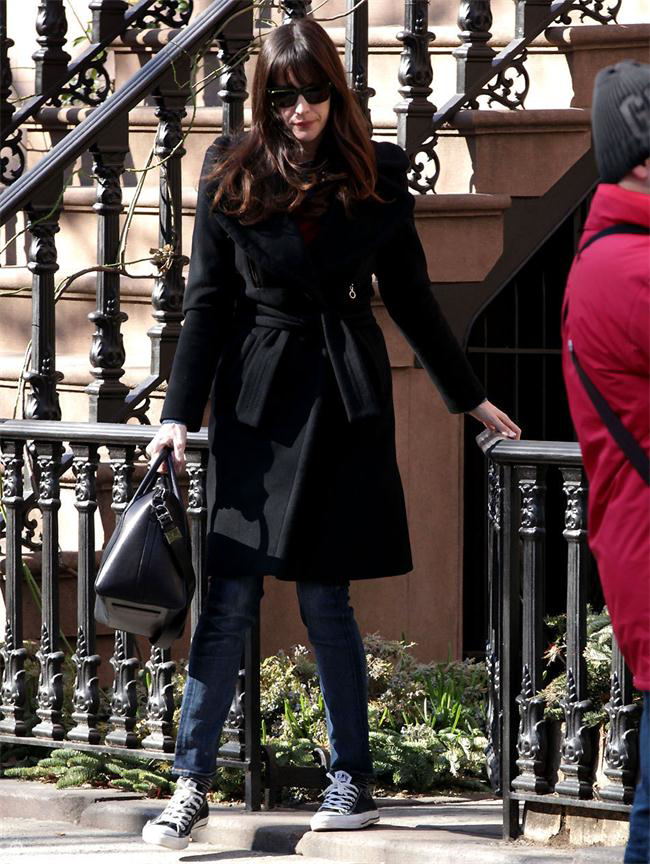 街拍牛仔裤搭配LOOK 时髦吸睛颇有大牌风范