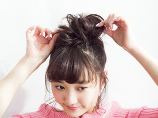 丸子头怎样扎才好看 凌乱清秀不失时尚的两种丸子头扎法