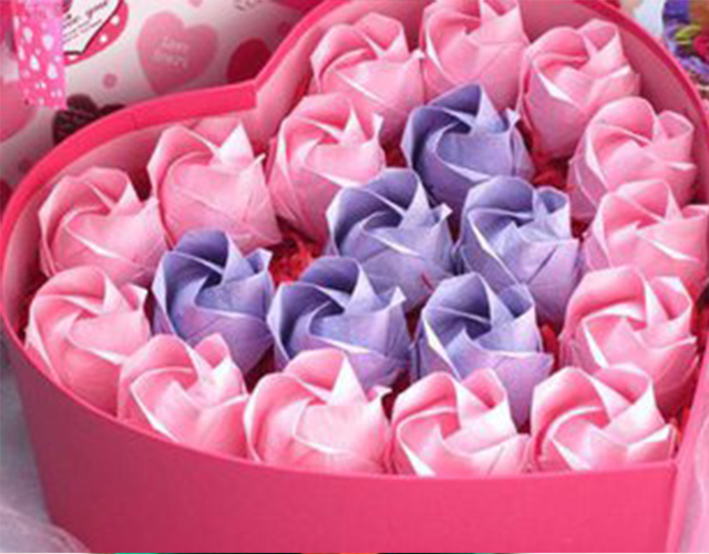 生活小贴士：教给你纸玫瑰花的折法