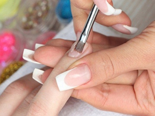 芭比甲和光疗甲的区别 哪个毒性较低？揭秘指甲油的危害