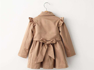 风衣蝴蝶结的系法图解 让酷酷的风衣增加可爱少女风