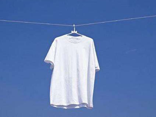 白衣服被染色怎么洗掉 去色小技巧让衣服恢复白净如新