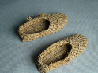 草鞋怎么编 老师傅教您3招纯手工草鞋编法