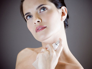 香水的正确使用方法 掌握正确方法让你的香气散发出来