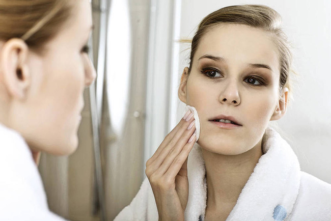 唇周边长小疙瘩怎么治 嘴唇边长都的治疗方法去除小疙瘩