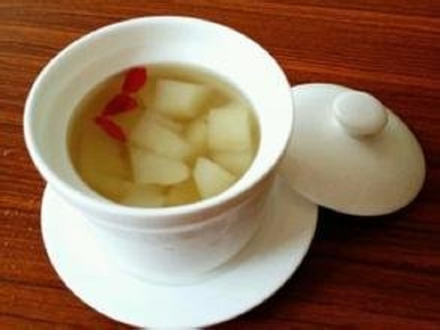 冰糖雪梨的功效与作用，交给你咳嗽的小妙招。